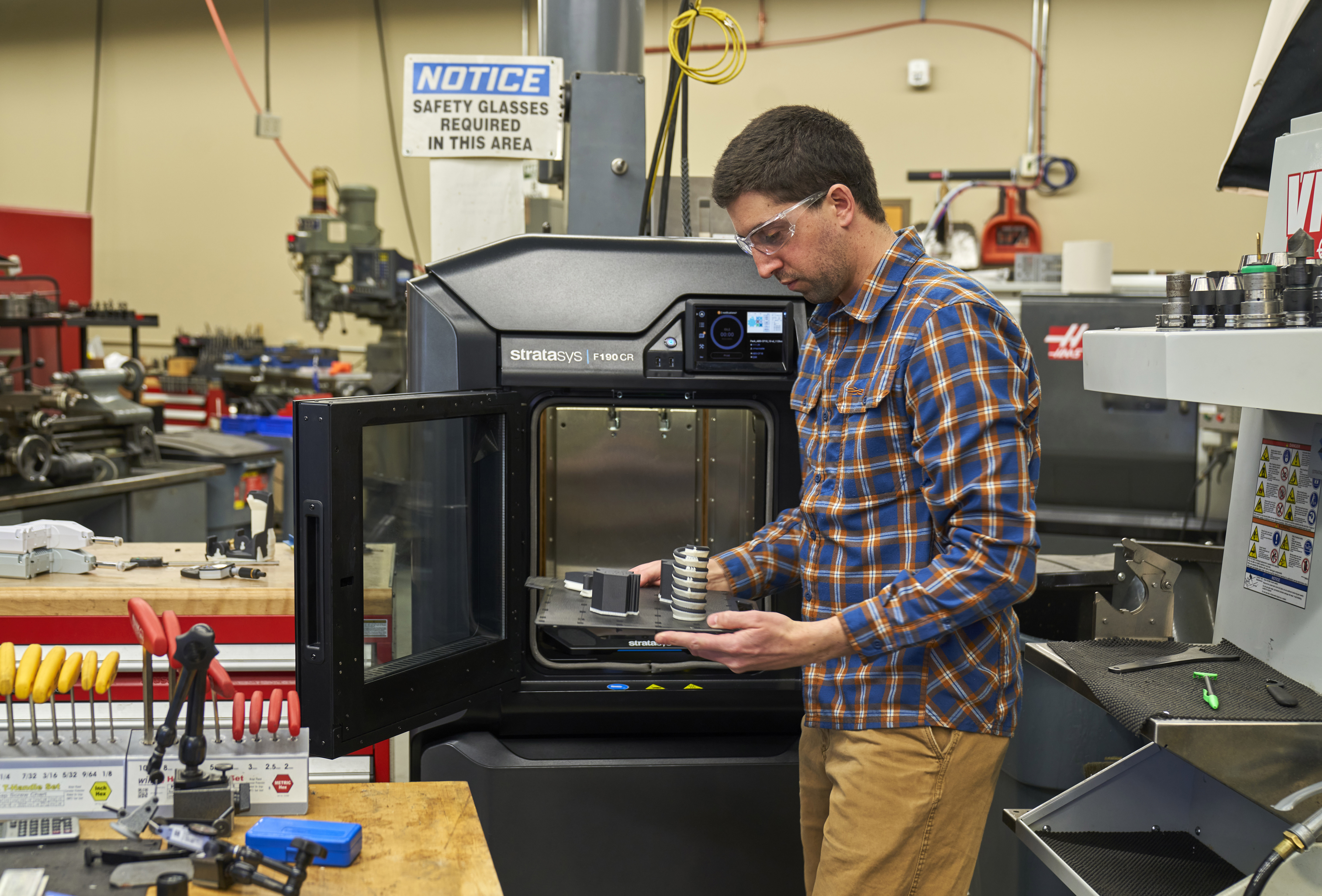 Stratasys ajoute deux nouvelles imprimantes 3D conçues pour les composites à la série F123