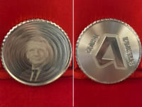 Global Industrie : Autodesk crée et décerne la médaille de l’Industrie à Emmanuel Macron