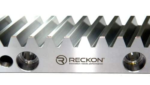 Crémaillères à denture hélicoïdale – conversion rotation‑translation, courses longues (DIN / ISO)