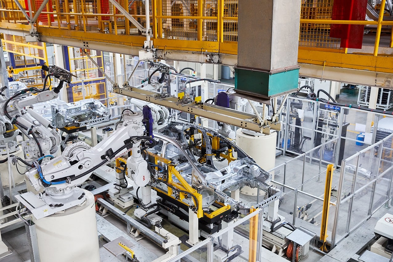 Une enquête ABB Robotics révèle une accélération des investissements en automatisation chez les constructeurs automobiles