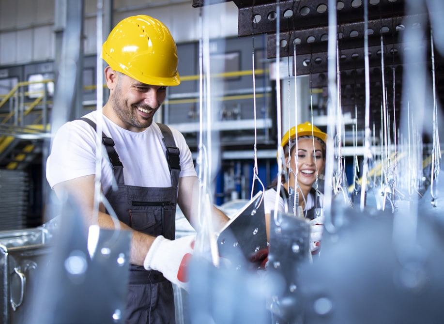 Opérateurs sur un site industriel